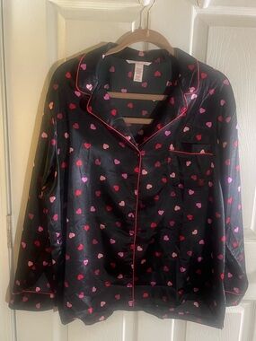 Xlg Victoria’s Secret 2 piece comfy silky feeling pajama set. NWOT